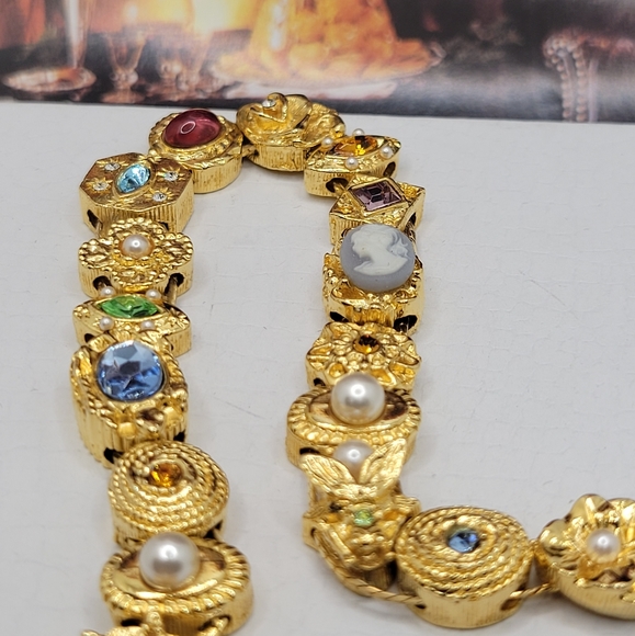 14K GP VINTAGE CAMEO BRACELET MULTI STONES & PEARLS 8"IN
, NEW WITH OUT TAG - Picture 5 of 11